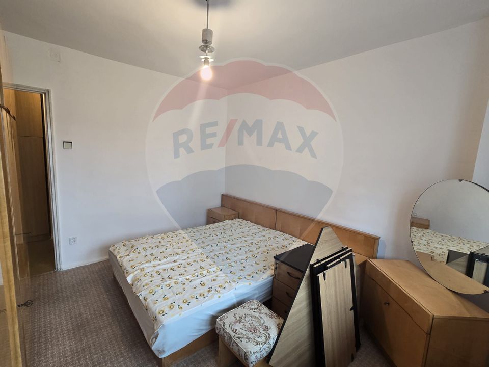 Apartament cu 3 camere de vânzare în zona Bucur Obor