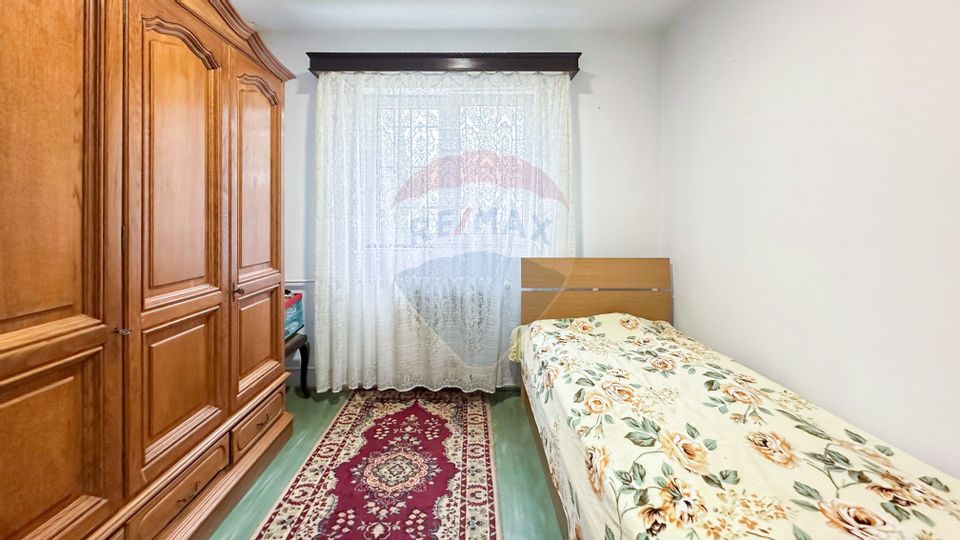 Apartament 3 camere de vanzare str Luica/P-ta Resita