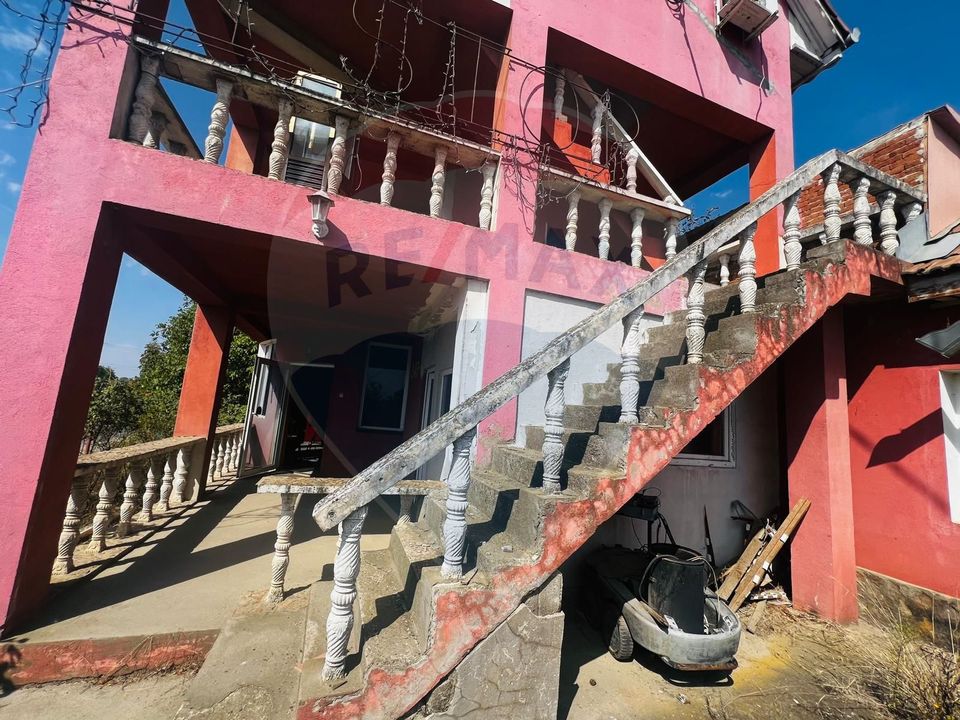 8 room House / Villa for sale