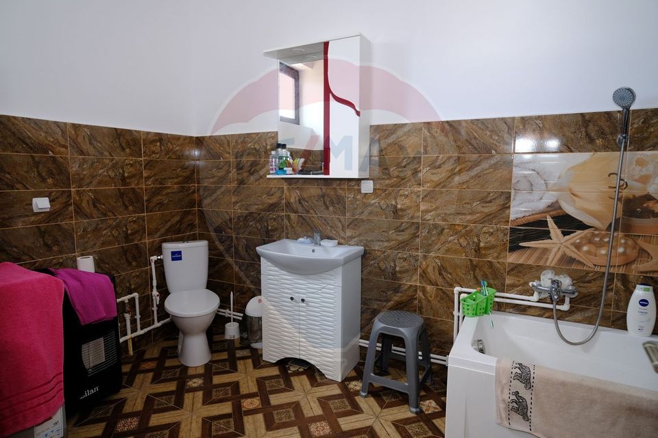 Casa renovata, mobilata si utilata, livada, Lita!