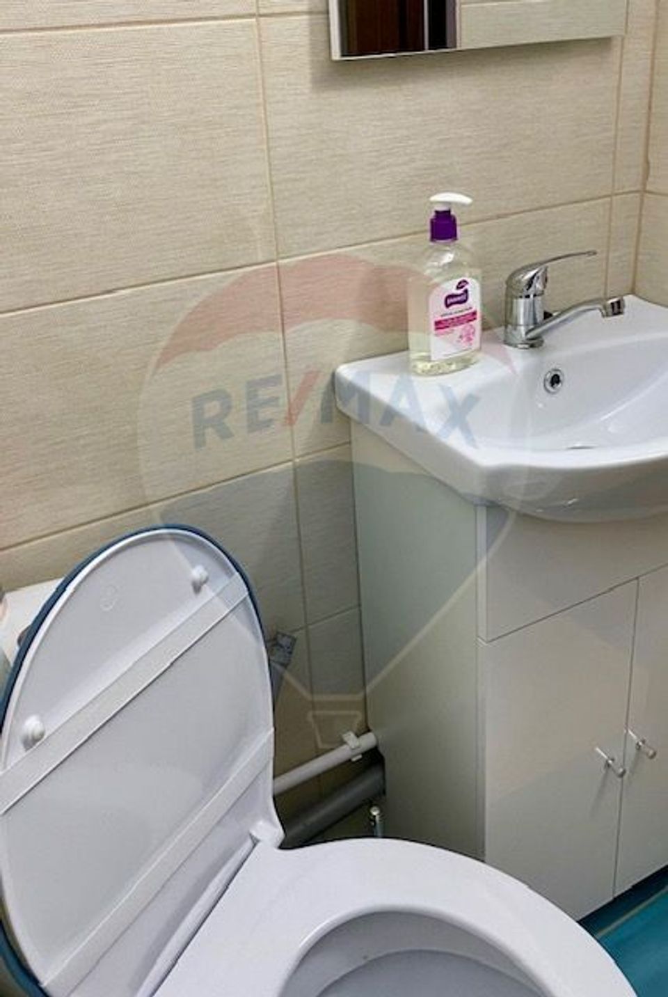Apartament cu 3 camere de vânzare