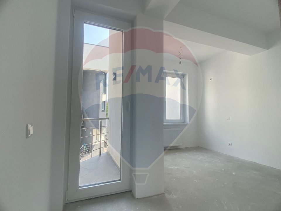 DE VANZARE Casă / Vilă cu 5 camere Popesti - Leordeni
