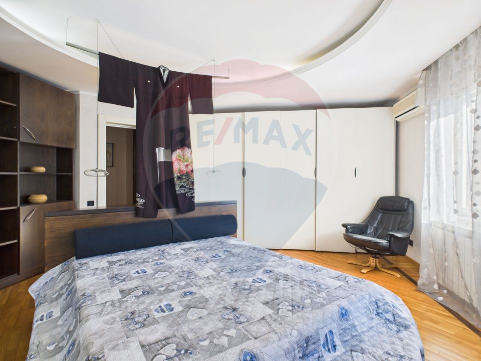 Spectacular villa in Balotesti, 5000 sqm courtyard and indoor pool