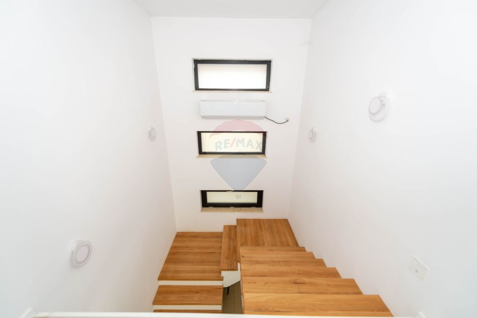 House - Villa 4 rooms in Pantelimon Magic Lake, Cernica forest