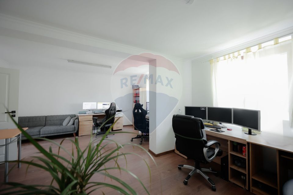 235sq.m Commercial Space for rent, Ultracentral area