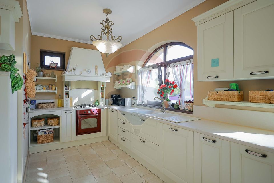 Casă / Vilă cu 5 camere de vânzare în zona Dealuri Oradea