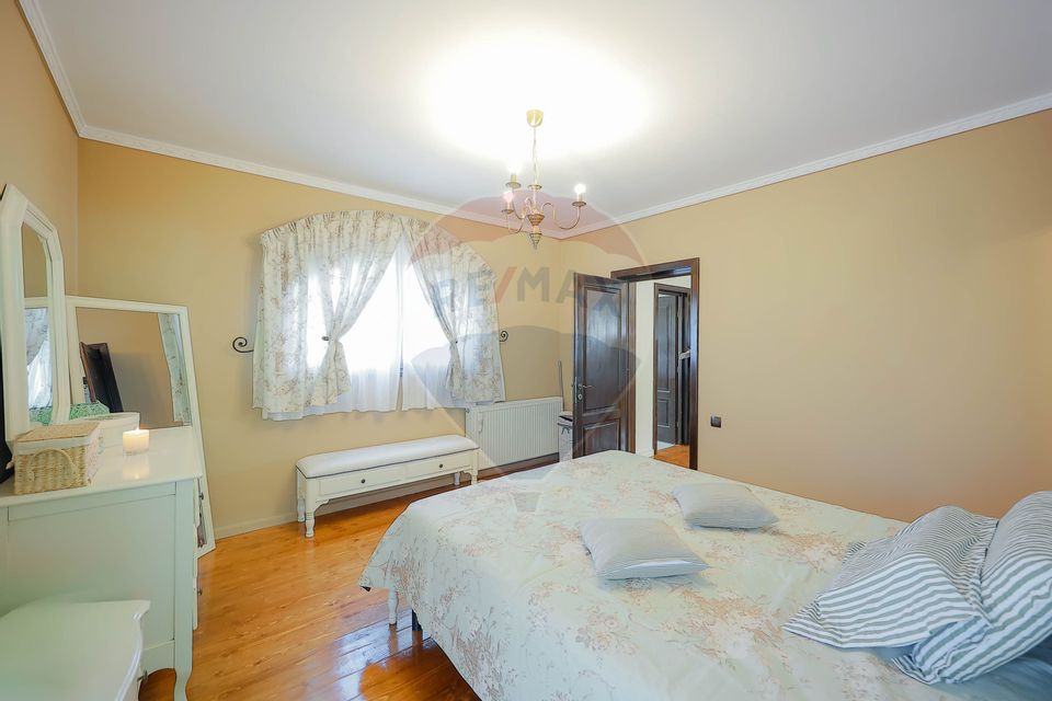 Casă / Vilă cu 5 camere de vânzare în zona Dealuri Oradea