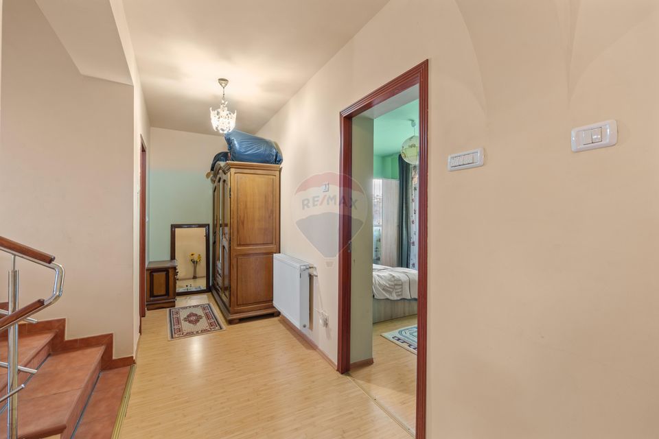 Casă / Vilă cu 6 camere de vânzare - Oraselul Copiilor