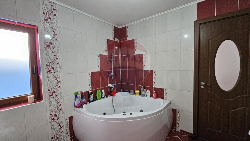 6 room House / Villa for sale