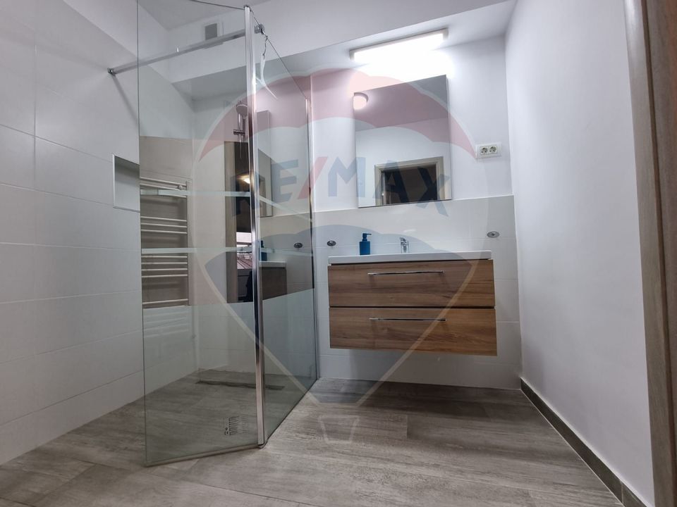 Apartament cu 4 camere de închiriat în zona Faleza Nord