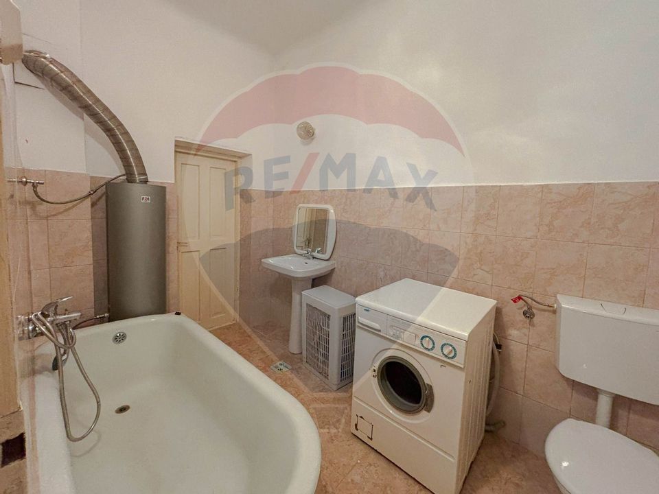 Casă / Vilă cu 5 camere de vânzare în Aleșd zona Ultracentral