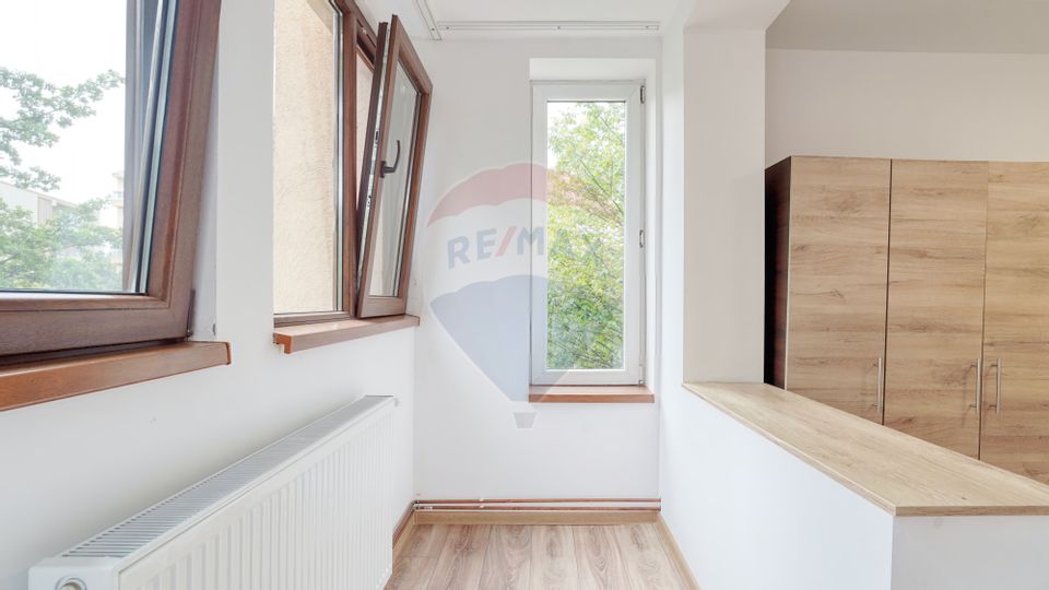 Apartament cu 3 camere de închiriat B-dul Victoriei