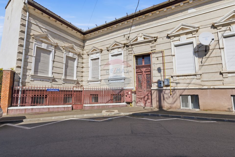 4 room Apartment for sale, Central area