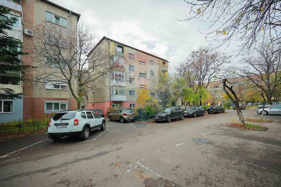 Apartament 3 camere de vânzare în zona Rogerius