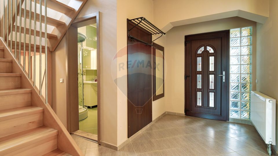 Casă / Vilă cu 4 camere de închiriat în zona Bartolomeu