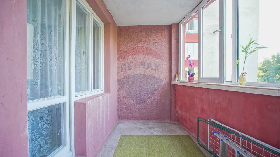 REZERVAT!! Apartament cu 3 camere de vânzare, zona Vlahuta