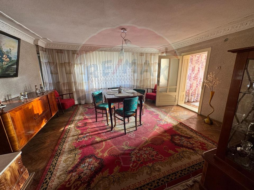 Casă / Vilă cu 7 camere de vânzare în zona Central