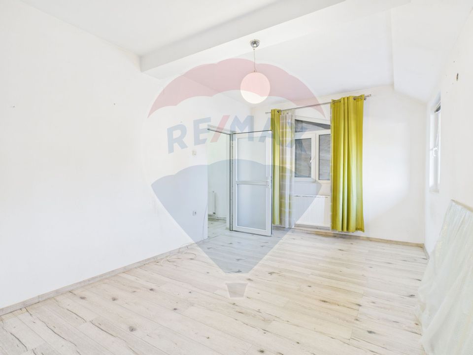 Casă cu 8 camere si 300mp curte, de închiriat în zona Bd. Gloriei