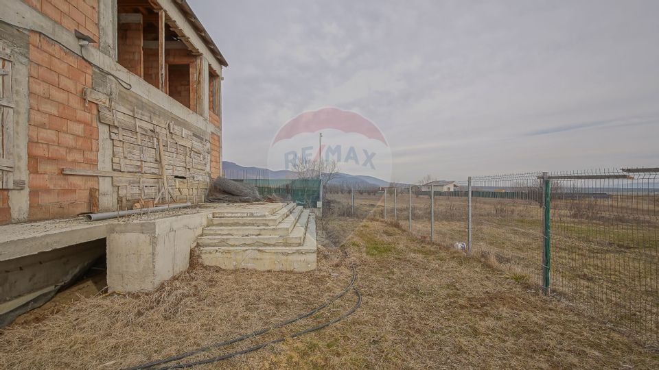 COMISION 0% Casă Individuala La Rosu cu teren de 4000 mp in Crizbav