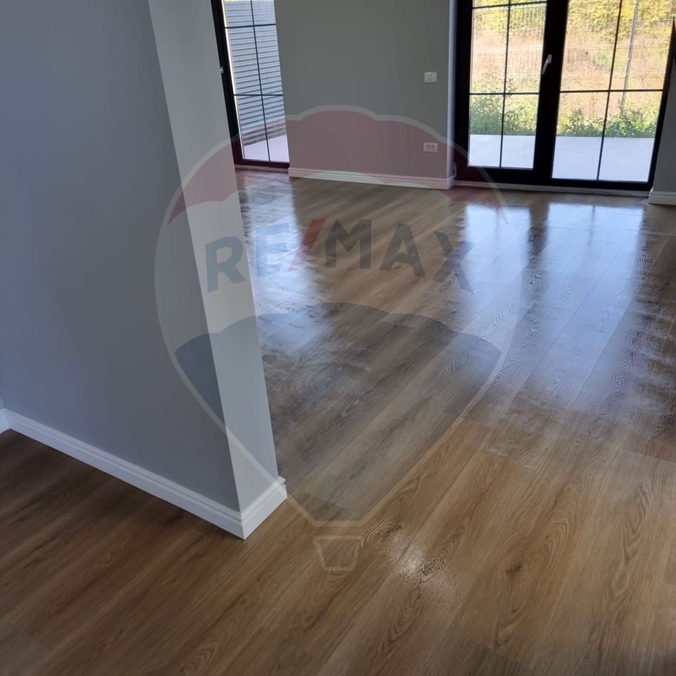 DE VANZARE Vila tip Quadruplex OTOPENI