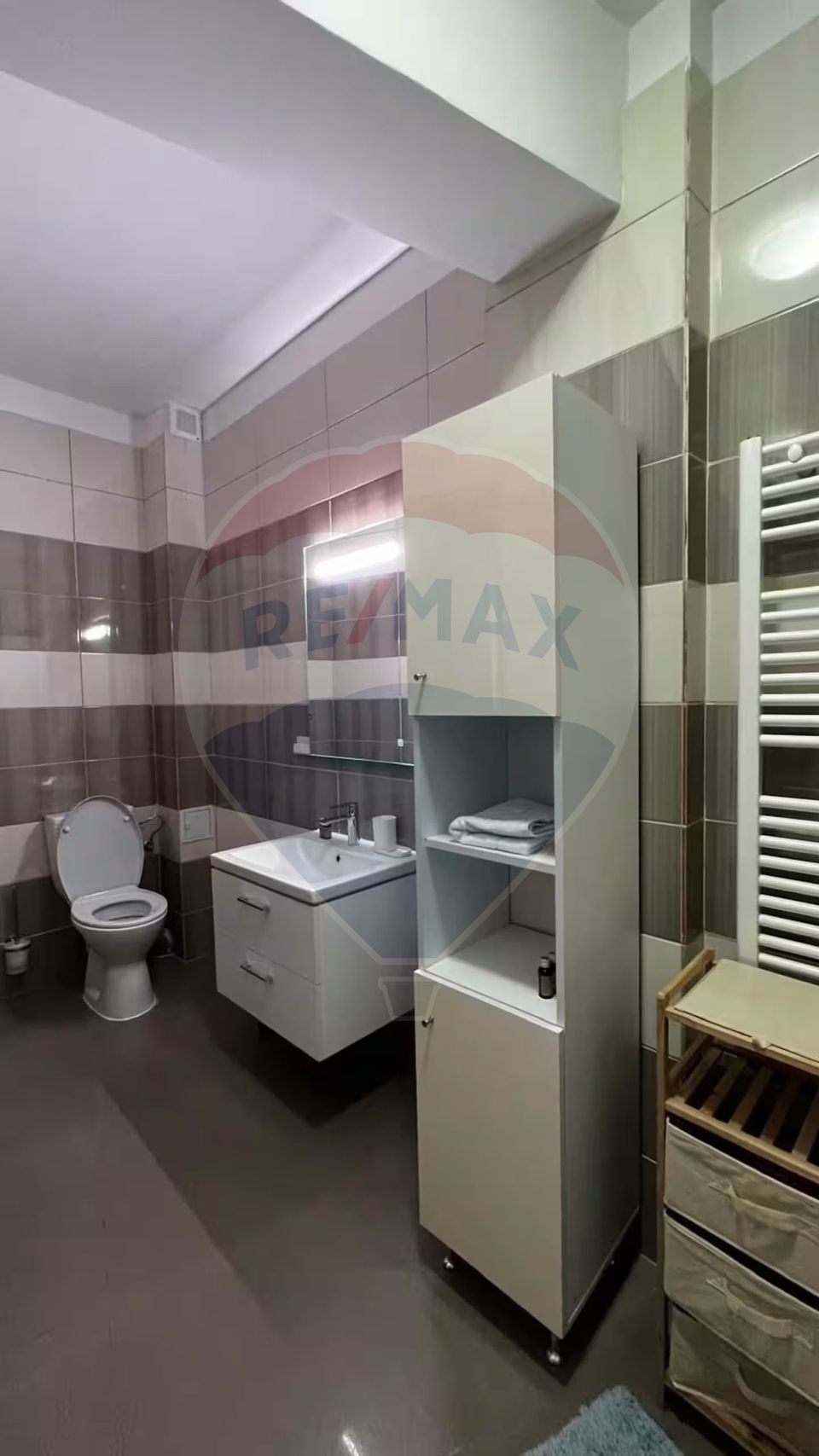 De Inchırıat garsoniera spatioasa Splaiul Unirii cu centrala termica