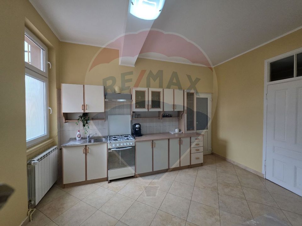 Inchiriere casă cu terasa si curte zona Piata Mica Spitalul Judetean