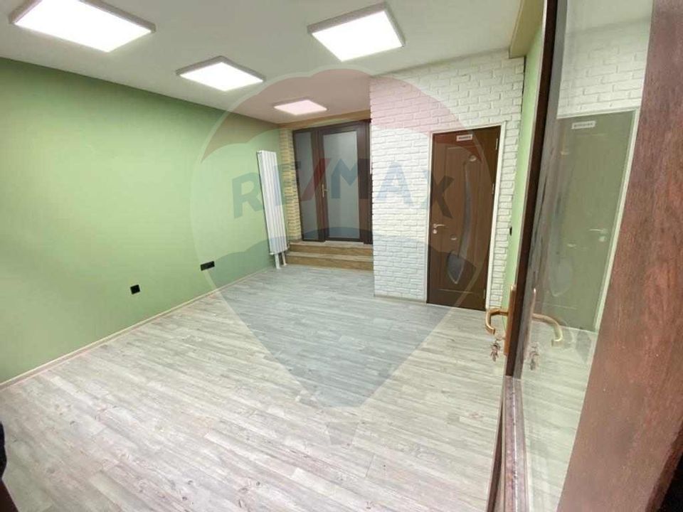 25sq.m Commercial Space for rent, Ultracentral area