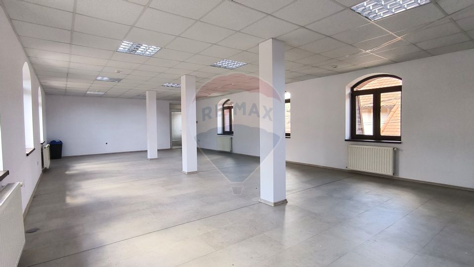 190sq.m Commercial Space for rent, Central area