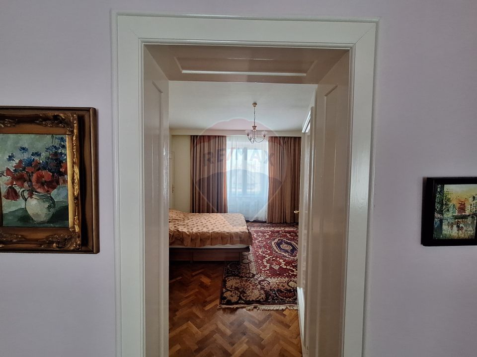 Apartament cu 4 camere de închiriat în zona Ultracentral