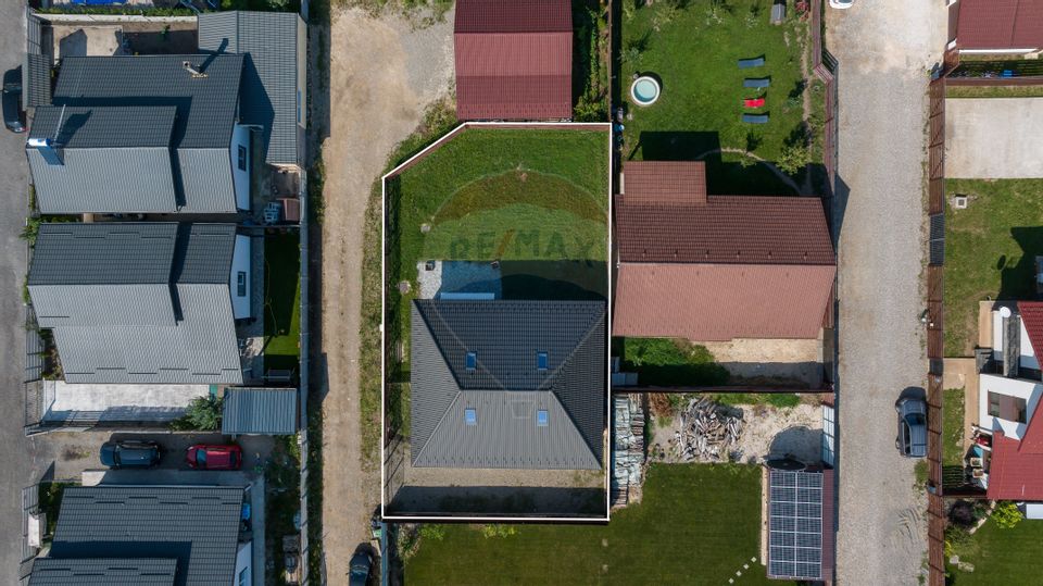 Refugiul tău de lângă Brașov – Casă P+M în cartierul Izvor, Tralungeni