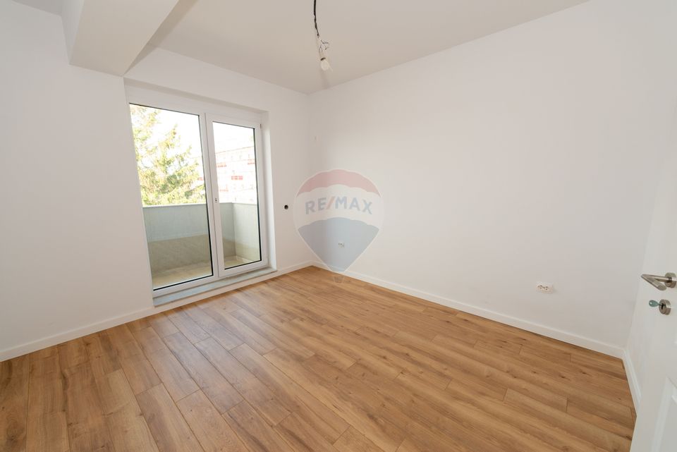 Apartament 3 camere de vanzare, 91 mp, Aparatorii Patriei, parcare