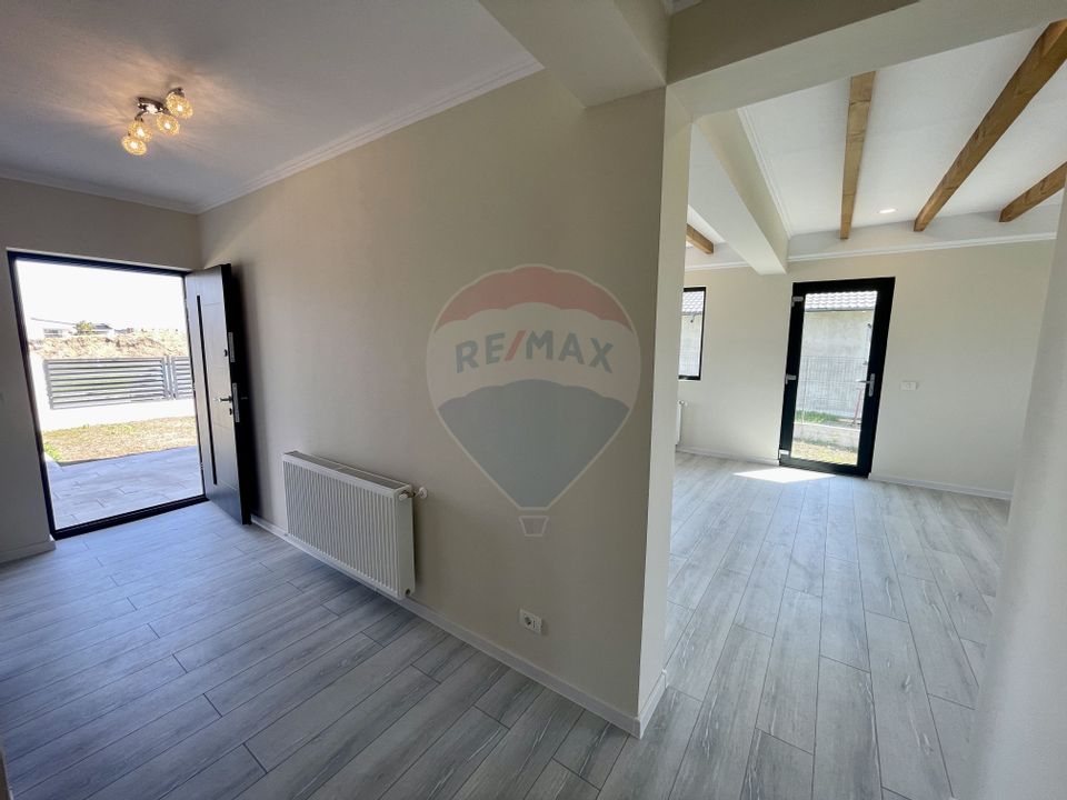 Casă / Vilă cu 3 camere de vânzare în zona Vest