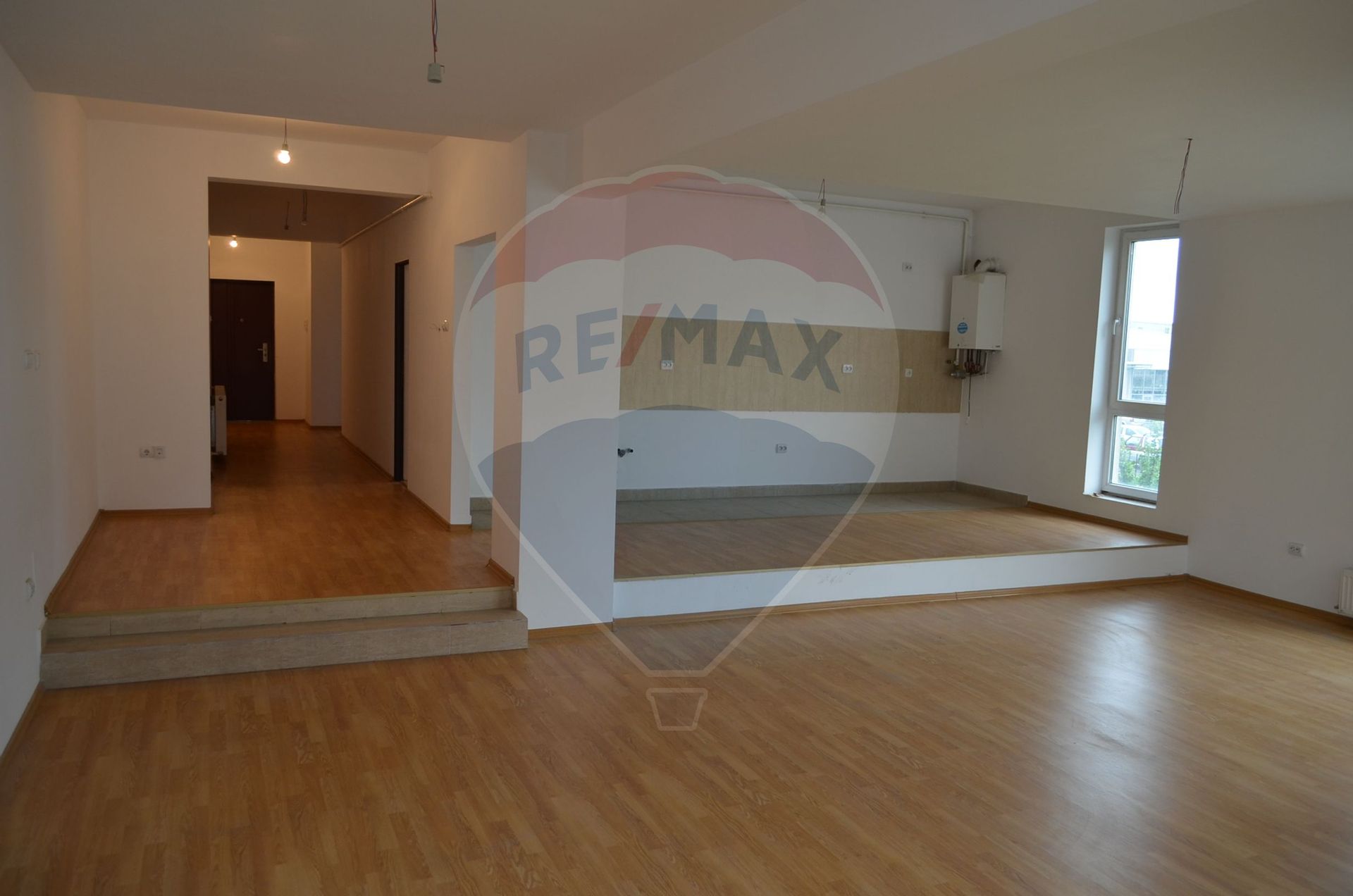Apartament 4 camere vanzare in bloc de apartamente Cluj, Floresti
