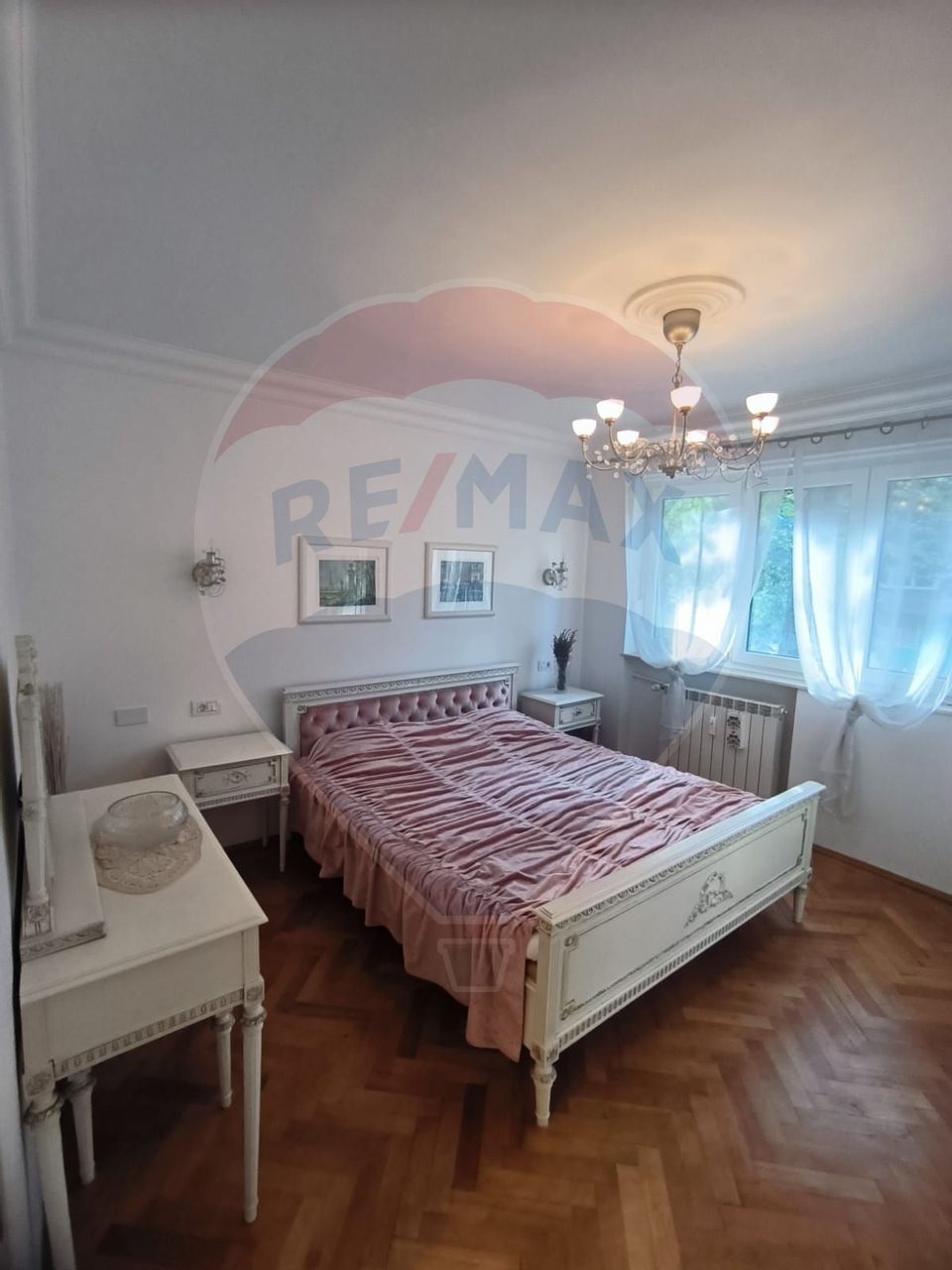 Apartament cu 2 camere de vânzare în zona Podgoria