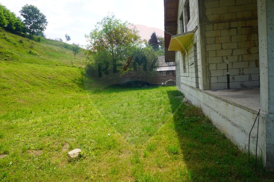 Casă cu 5 camere de vânzare, Moisei