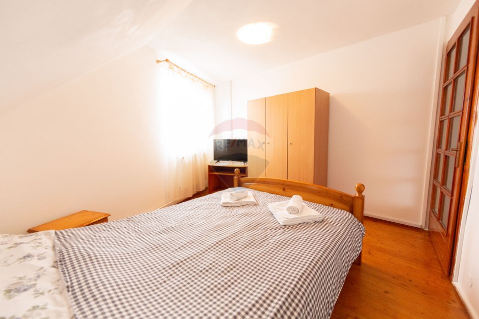 Casă spațioasă cu garaj dublu, foișor și curte amenajată