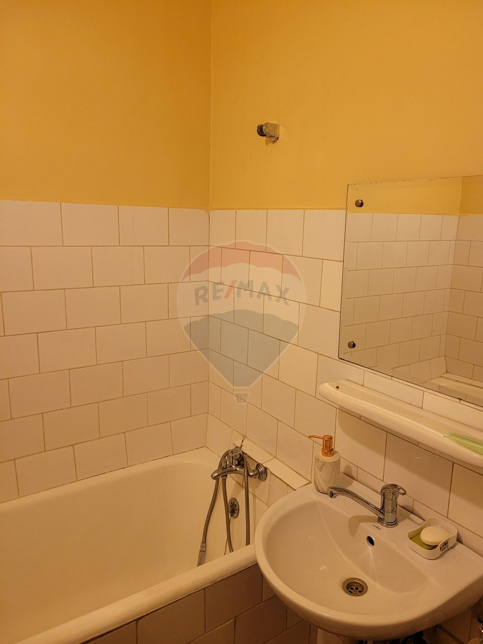 Garsonieră de închiriat – Strada Avrig, Sector 2 (zona Obor)