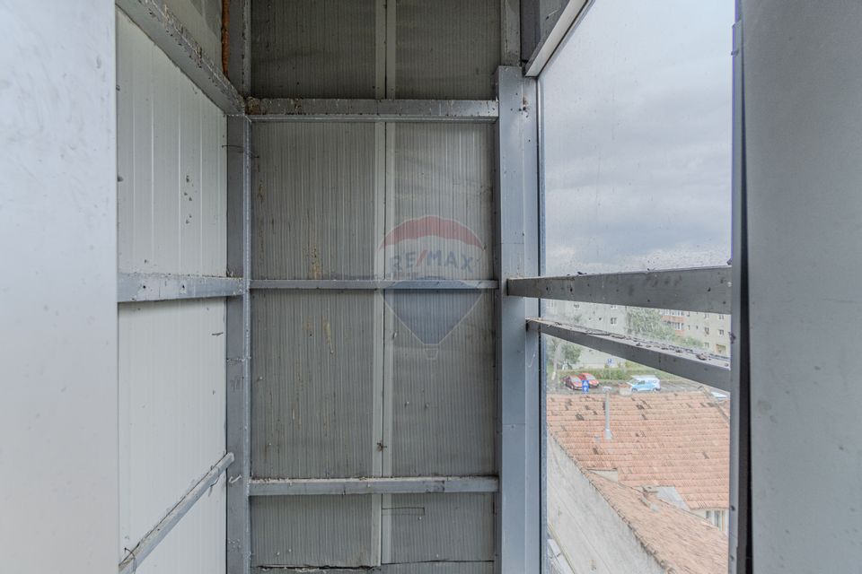 Cladire de 902 mp utili de vânzare, zona Grivitei - DN 13, COMISION 0