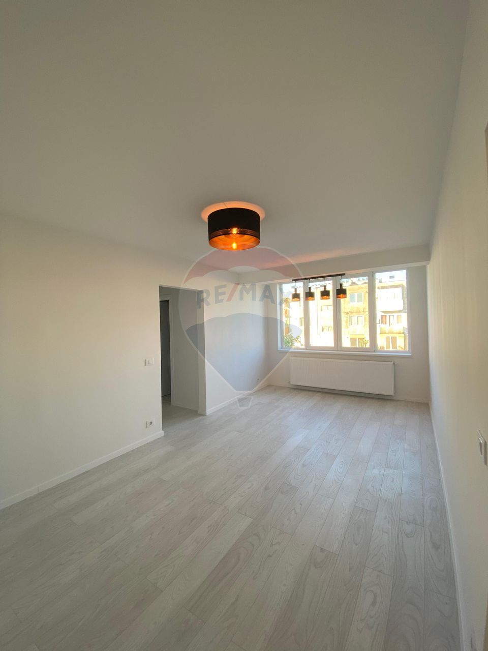 Apartament cu 3 camere de vânzare