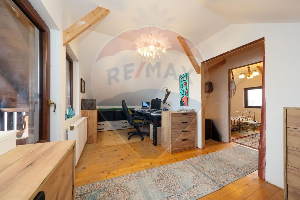 Ansamblu rezidențial cu casă principală și anexe, teren 1.487 mp