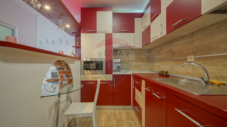 8 room House / Villa for sale, Aurel Vlaicu area