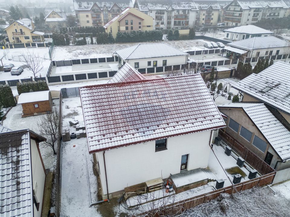 Casă / Vilă cu 4 camere de vânzare în Cartier - Gheraiesti