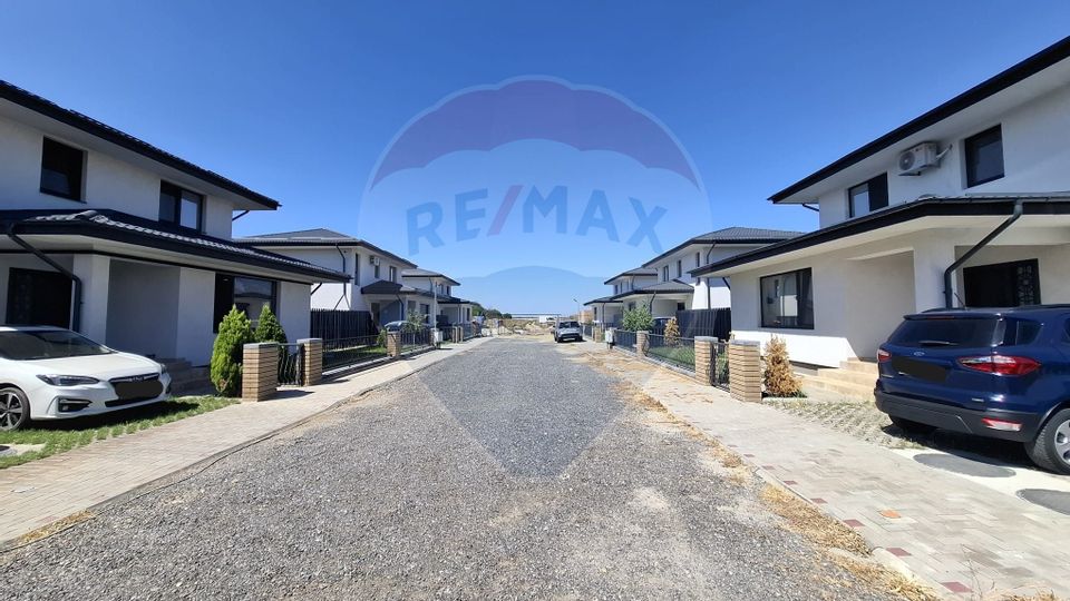 Vanzare Casa 4 camere, stil mediteranean,Domnesti