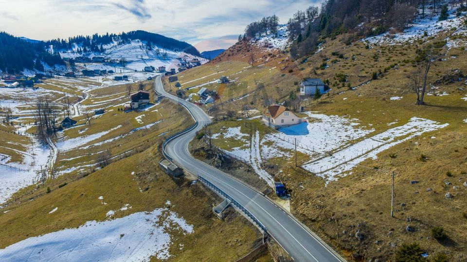 Teren intravilan CU PRIVELISTE DE POVESTE- Fundata- Romania