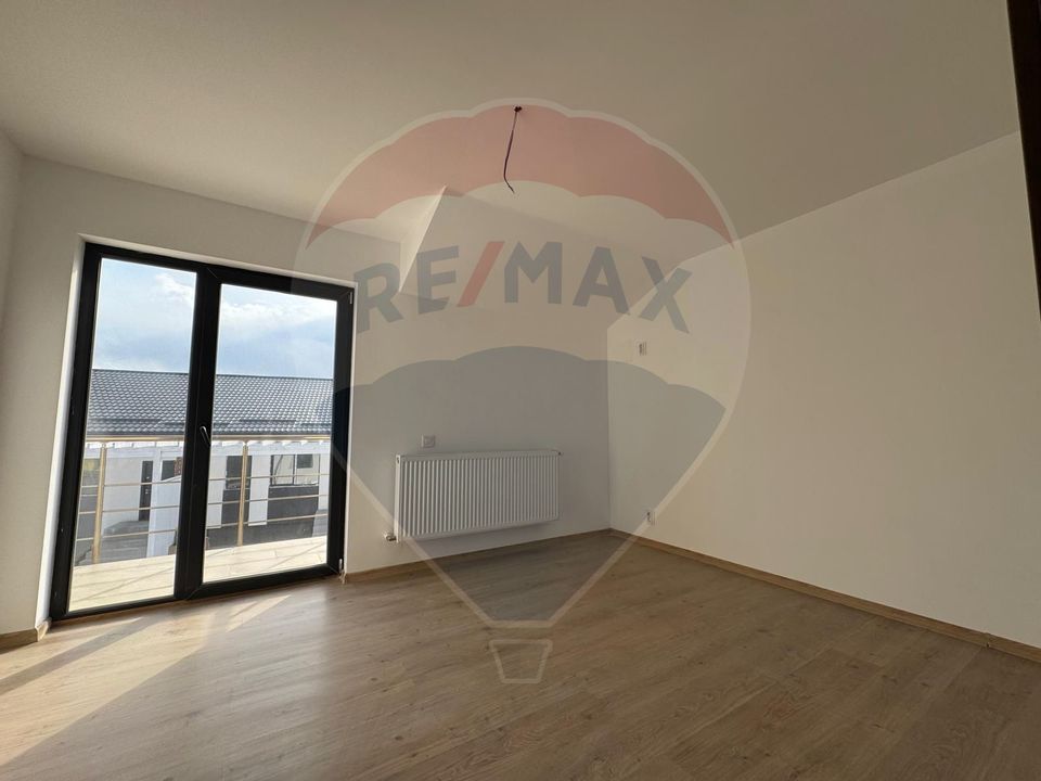 House / Villa with 4 rooms Domnesti