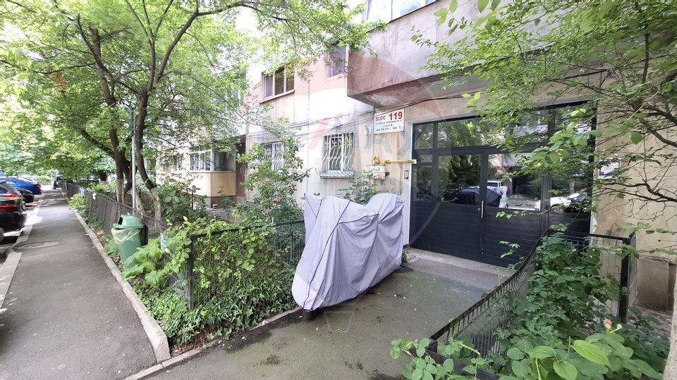 2 room detached apartment, block 1980, Gorjului Metro