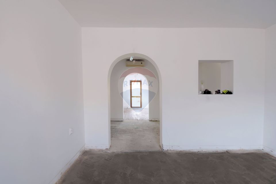 Casa cu 2 camere si 912 mp teren de inchiriat, zona Baciu