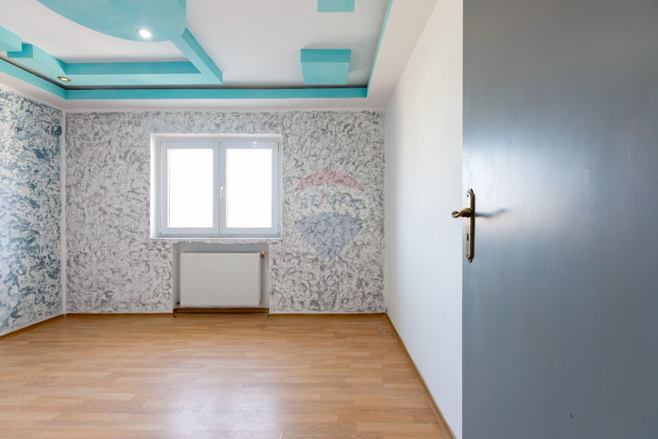 Apartament cu 3 camere de vânzare