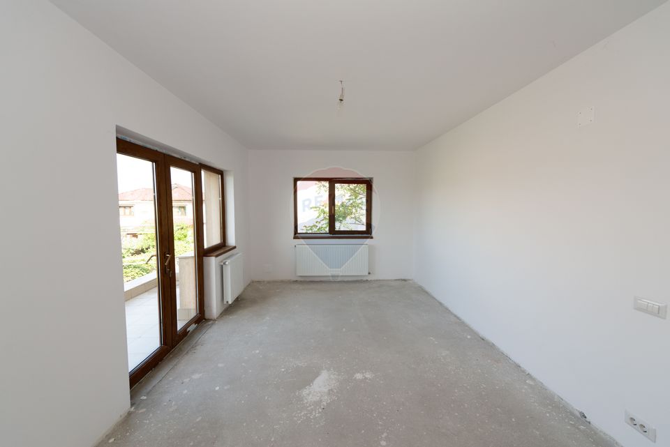 House for sale white 7 rooms 411sqm land com Berceni Bd 1 Mai