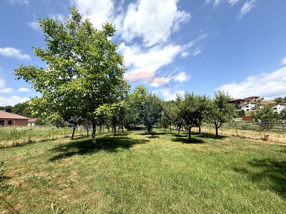 Comision 0% Casă de vânzare în Stolna cu livada,ciubăr,teren de 1464mp